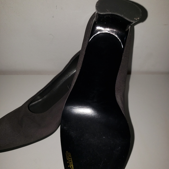 Madeline Stuart Pumps - Picture 3 of 7